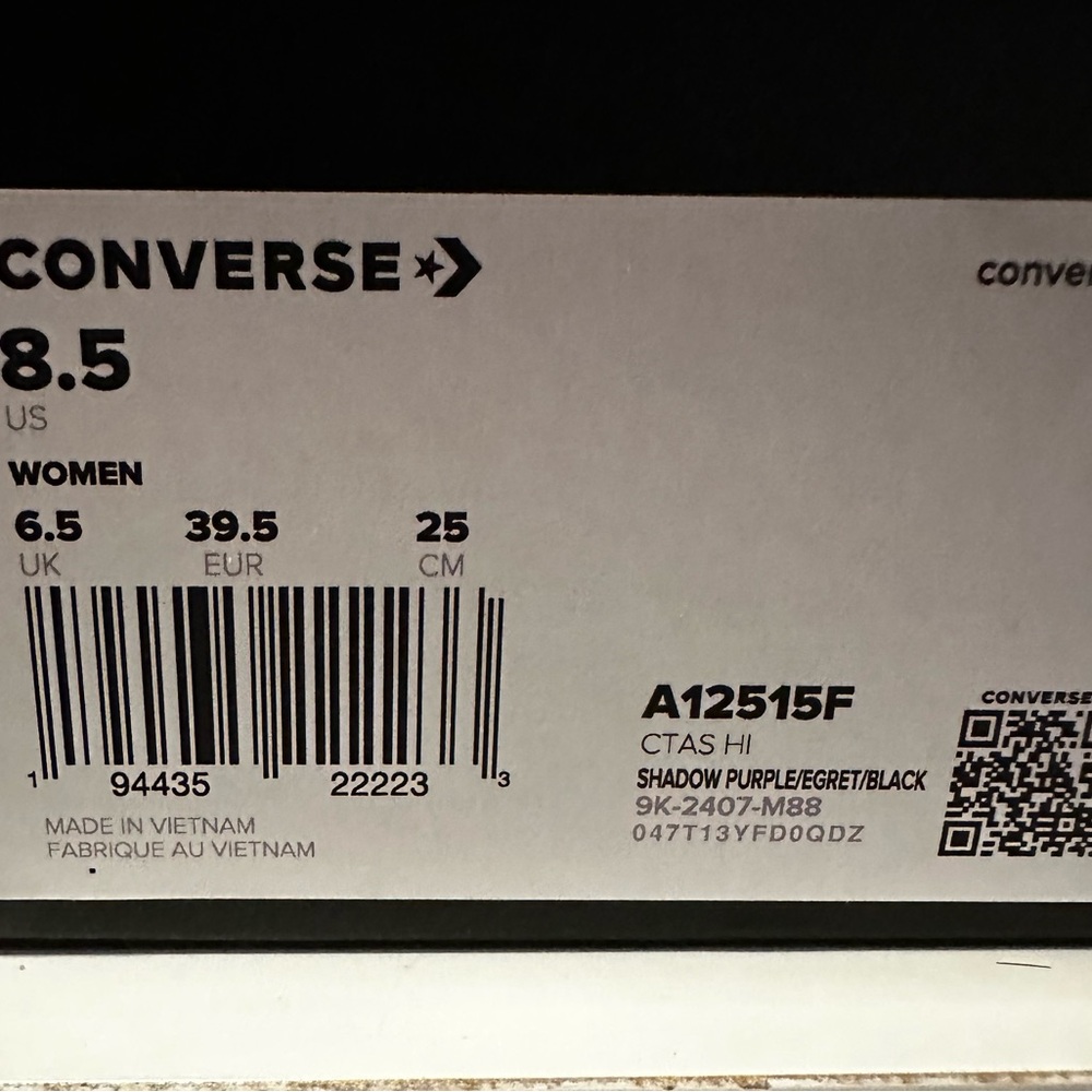 NIB Converse high tops W 8.5, UK 6.5 - Picture 5 of 5